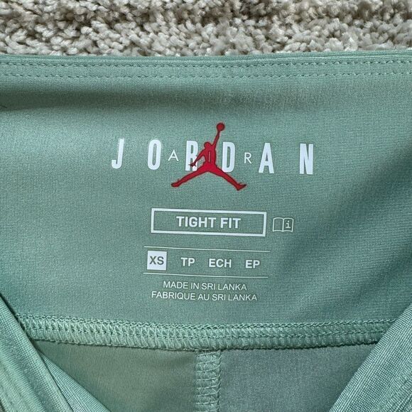Jordan‎ Essential Bike Shorts Women's XS Green Tight Fit Mid Rise Pocket NWT - Picture 15 of 16